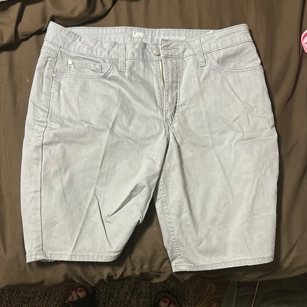 Lee Rider mid-rise bermuda shorts, have never been worn.